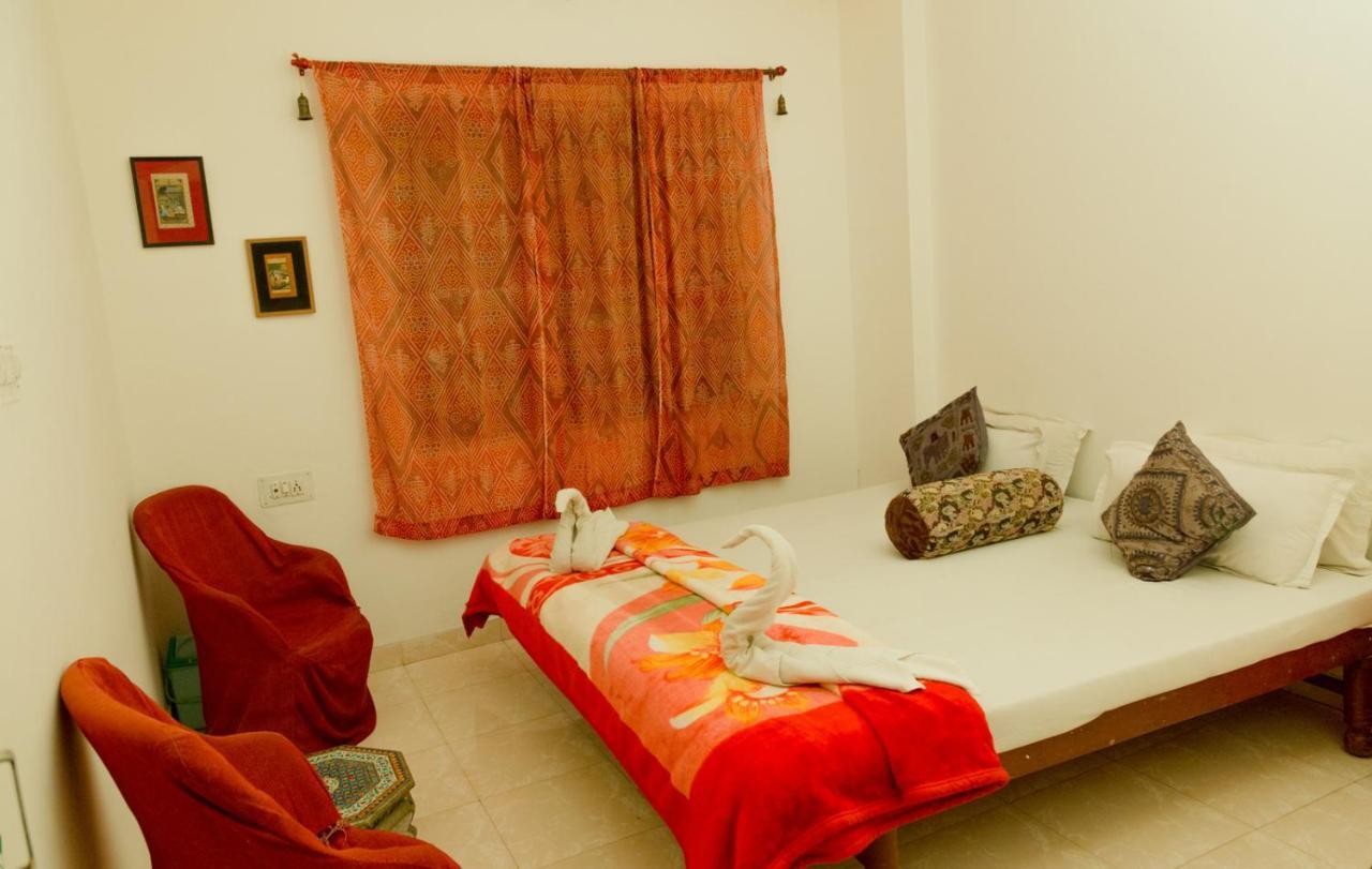 Hotel Hanuman Ghat On Lake Pichola Удайпур Экстерьер фото