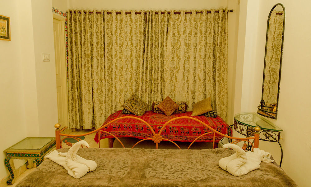Hotel Hanuman Ghat On Lake Pichola Удайпур Экстерьер фото
